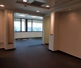 משרד משופץ להשכרה בקומה ה-12 בשטח 400 מ