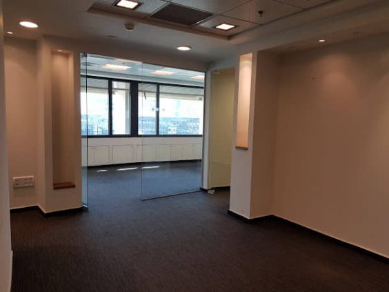 משרד משופץ להשכרה בקומה ה-12 בשטח 400 מ