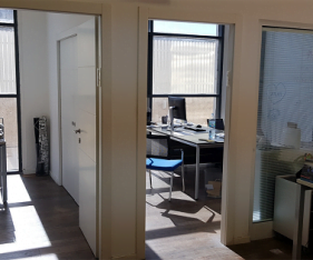 משרד המשלב חלל תצוגה - חדרים