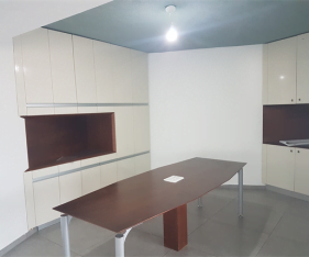 משרדים משופצים - עמדת עבודה