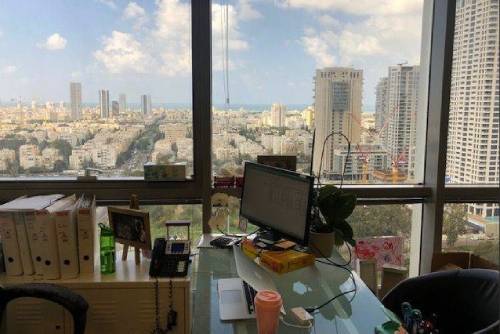 משרד להשכרה בקומה גבוהה