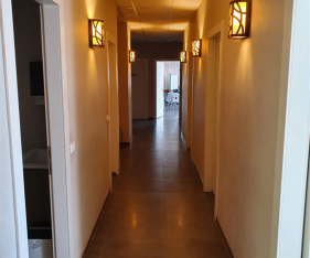 מסדרון של משרד להשכרה