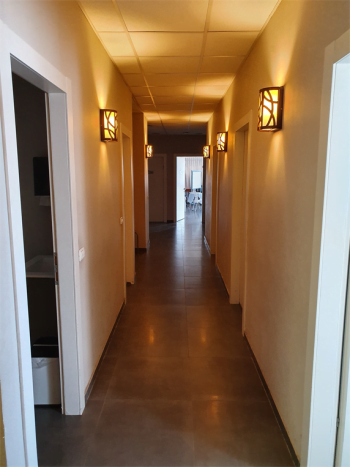 מסדרון של משרד להשכרה