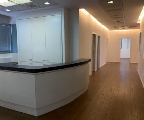 עמדת קבלה במשרד להשכרה ברעננה