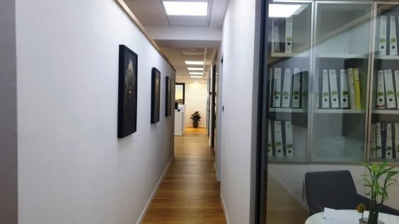מסדרון במשרד להשכרה בקומה עצמאית