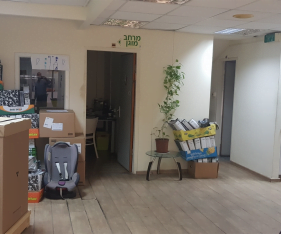 שטח מסחרי עם משרד להשכרה