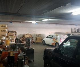 אגף פנימי המשמש כאחסנה או חניון