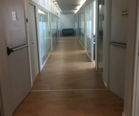 משרד להשכרה ברעננה מחולק לחדרים