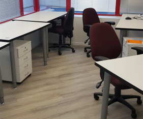 חדרים צמודים לחלונות