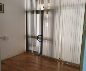 יחידת משרדים מחולקת לשלוש