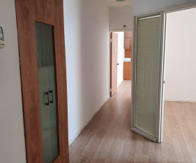 משרד להשכרה בירושלים מחולק לחדרים