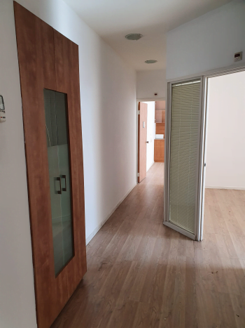 משרד להשכרה בירושלים מחולק לחדרים