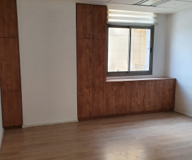 חדר גדול במשרד להשכרה בירושלים