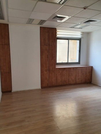 חדר גדול במשרד להשכרה בירושלים