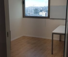 חדר במשרד להשכרה ברעננה