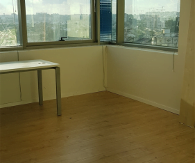 חדר מנהל במשרד להשכרה ברעננה