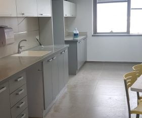 מטבחון במשרד להשכרה ברעננה