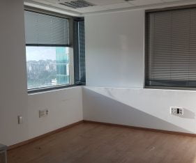 חדר במשרד להשכרה