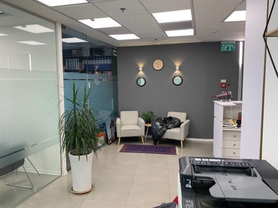 עמדת המתנה במשרדים להשכרה