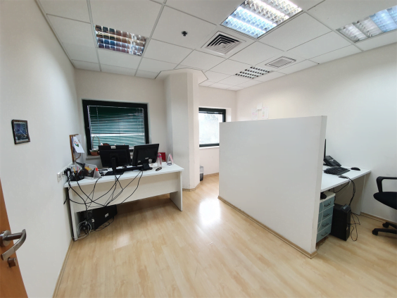 עמדות עבודה במשרד בהר החוצבים