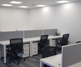 עמדות עבודה במשרד להשכרה בכפר סבא