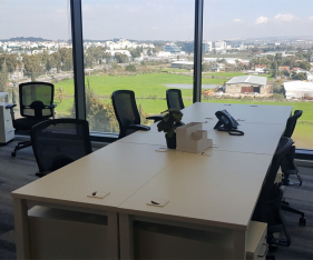 עמדות עבודה במשרד להשכרה בכפר סבא