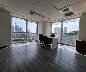 משרד גדול עם נוף לעיר תל אביב