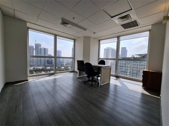 משרד גדול עם נוף לעיר תל אביב