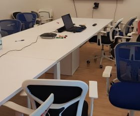 חדר ישיבות במשרד להשכרה בגלגלי הפלדה הרצליה