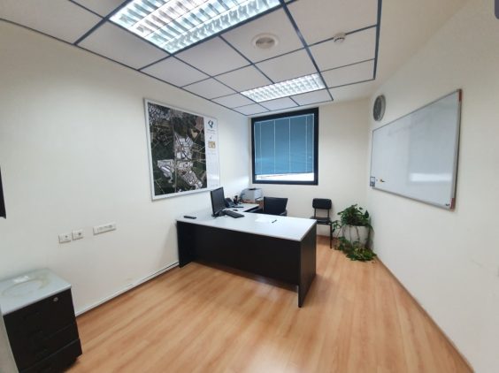 משרד בגבעת שאול - ריצוף פרקט ותאורה