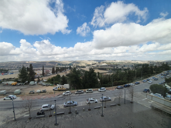 נוף פנורמי מאוורר ופנוי - השכרת משרדים ירושלים
