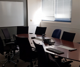 חדר ישיבות מעולה לעובדים ולהנהלה