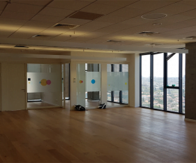 משרד להשכרה ברעננה - מואר וגדול