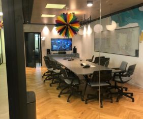 משרד פלאג אנד פליי להשכרה במיקום מעולה בתל אביב 1600 מ