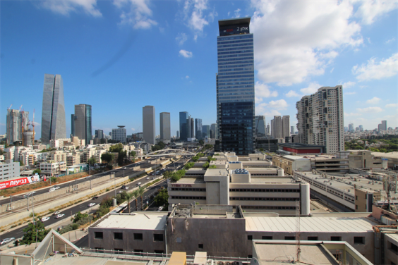 להשכרה יחידה עם מרפסת 14 מ' בתל אביב