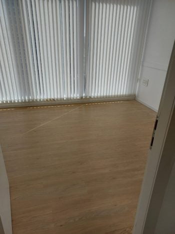 נגיש וקרוב לתחבורה ציבורית, מרכזי קניות, מסחר ומסעדות