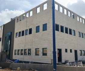 למכירה באזור תעשייה חבל מודיעין שהם בניין עצמאי היושב על מגרש של 3.2 דונם