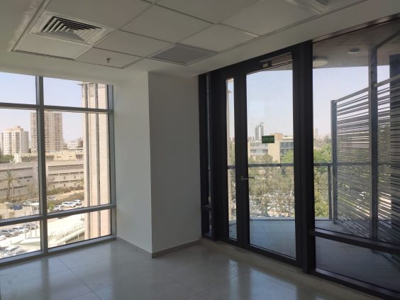 משרד מפואר להשכרה במגדל חדש ומבוקש בבאר שבע