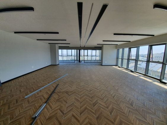 בבניין מפואר בגבעת שאול - משרד מרווח להשכרה