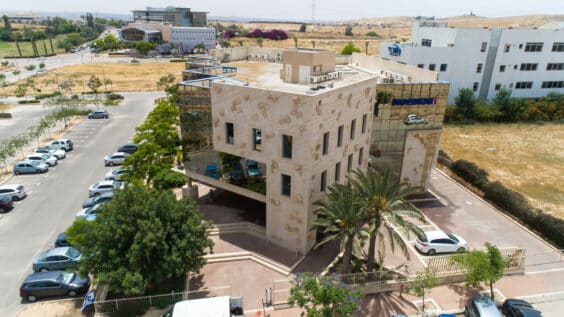 בניין משרדים בלב פארק ההייטק עומר