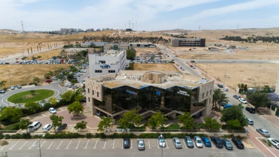 בניין משרדים בלב פארק ההייטק עומר