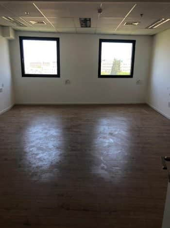 משרד משופץ ומואר כולל רצפת פרקט איכותית - בפארק במדע רחובות
