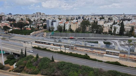 במגדל חדש ויוקרתי בהוד השרון - משרד ברמת מעטפת להשכרה