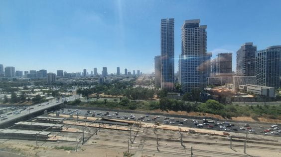 קומה עצמאית במגדל מבוקש להשכרה בגמר גבוה מאוד מעוצב אדריכלית