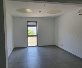 קומה עצמאית, עם מרפסת ענקית לרווחת העובדים