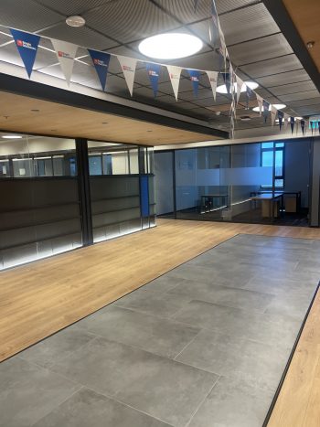 להשכרה שטח משרדים בגמר גבוה ביקום השוכן בין הרצליה לנתניה
