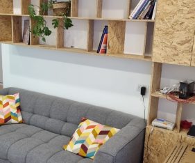 בקריית אריה קומת קרקע עצמאית הכוללת אולם לאחסנ/ ייצור