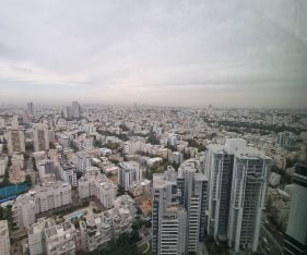 נוף ממשרד להשכרה במשרד בגבעתיים