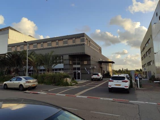 כולל חצר תפעולית לשימוש תעשייה קלה ועתירת ידע