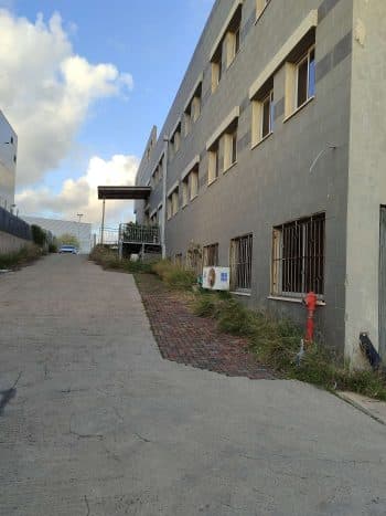 כולל חצר תפעולית לשימוש תעשייה קלה ועתירת ידע